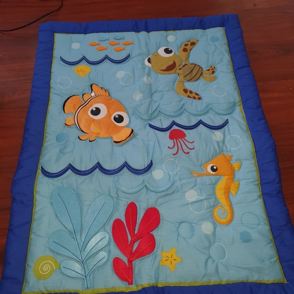 Disney Nemo Wavy Days baby Quilted blanket 31x40 in - Picture 6 of 6